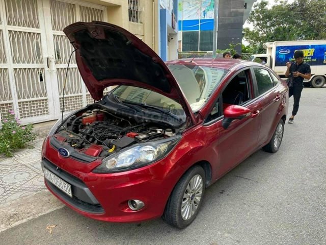 Cần bán xe Ford Fiesta 1.6AT model 2012, bản full màu đỏ