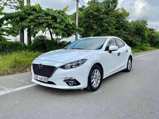 Cần bán Mazda 3 sản xuất 2016, màu trắng0