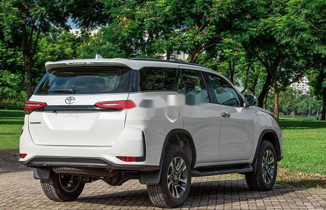 Cần bán Toyota Fortuner sản xuất năm 2020, màu trắng0