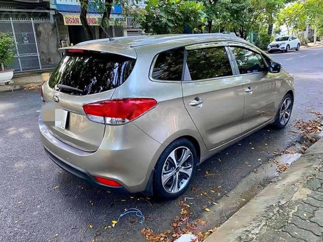 Cần bán xe Kia Rondo GAT năm sản xuất 2015, màu vàng cát0