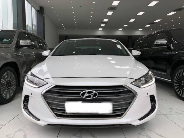 Bán xe Hyundai Elantra 2.0AT sản xuất 2016, màu trắng