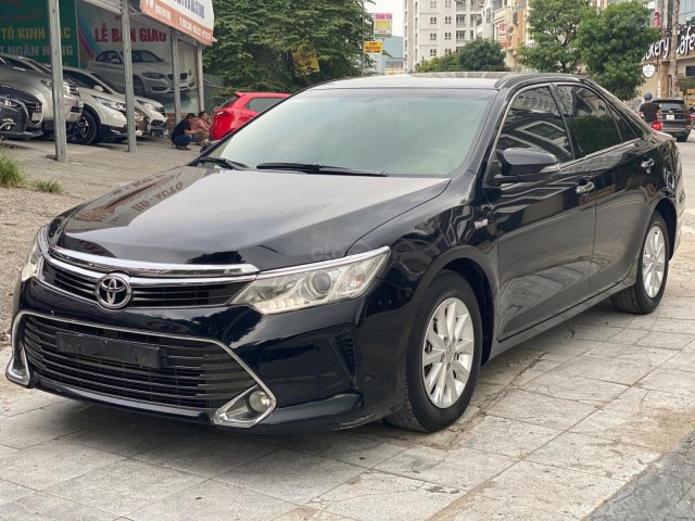 Bán gấp chiếc Toyota Camry 2.0 sản xuất năm 2015, xe giá thấp, giao nhanh hỗ trợ trả góp