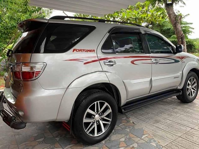 Bán Toyota Fortuner 2.5 G sản xuất năm 2010, màu bạc còn mới