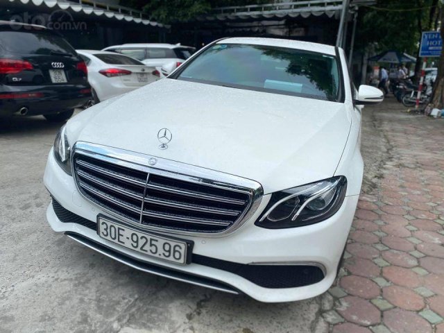 Cần bán xe Mercedes E200 đời 2016, màu trắng