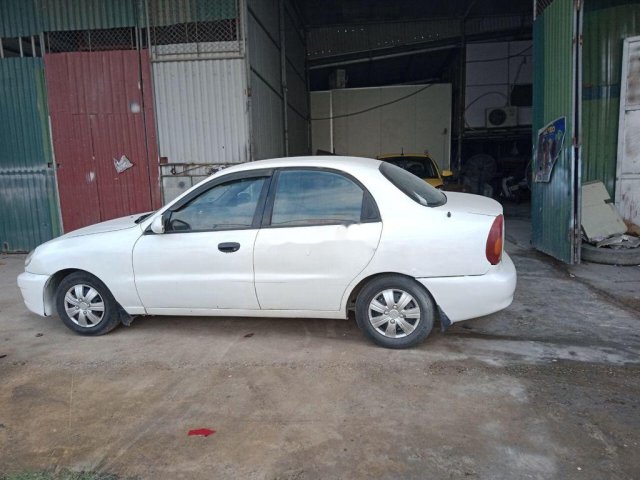 Cần bán gấp Daewoo Lanos sản xuất năm 2001, màu trắng, xe nhập