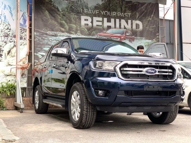 Ford Ranger Limited màu xanh dương mới - liên hệ Cát  