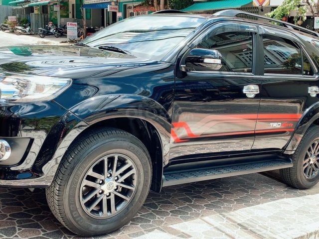 Xe Toyota Fortuner đời 2015, màu đen, bán giá tốt0