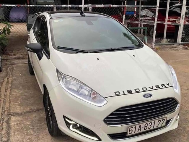 Cần bán Ford Fiesta năm 2014, màu trắng, chính chủ0