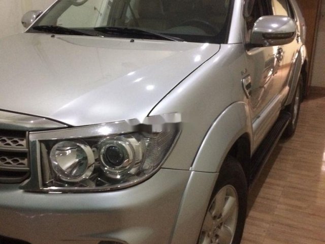 Cần bán lại xe Toyota Fortuner đời 2011, màu bạc  0