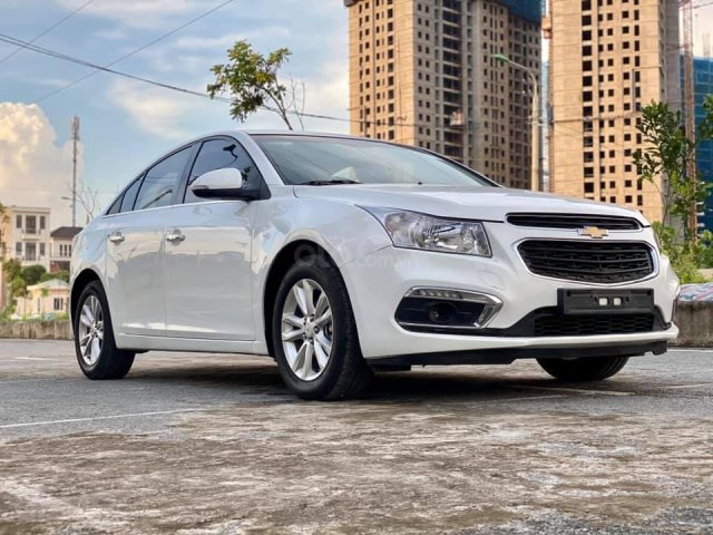 Bán xe Chevrolet Cruze LT 1.6 số sàn màu trắng0