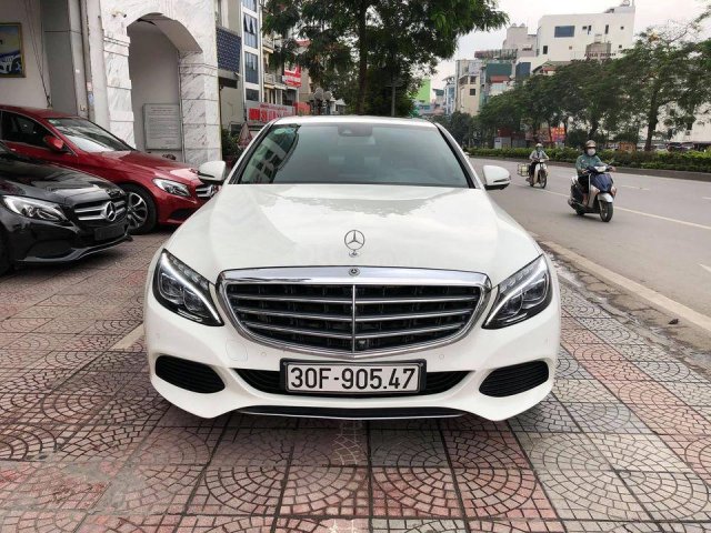 Cần bán xe Mercedes Benz C250 Exclusive 2018, màu trắng