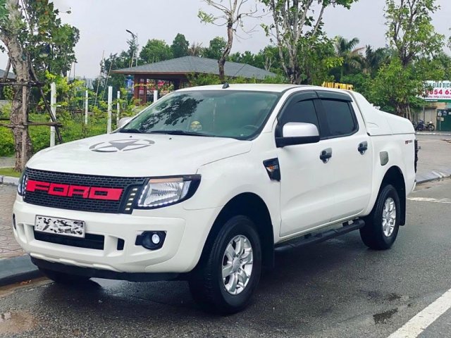 Cần bán gấp Ford Ranger XLS 2.2L 4x2 AT 2014, màu trắng, nhập khẩu nguyên chiếc  