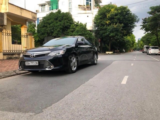 Cần bán lại xe Toyota Camry Q năm sản xuất 2015, màu đen