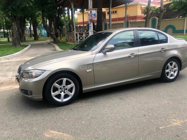 Bán BMW 3 Series 320I năm 2009, màu xám còn mới0