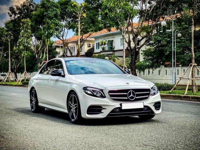 Mercedes E300 AMG model 2020 siêu lướt chạy 4000 miles (bao test hãng)