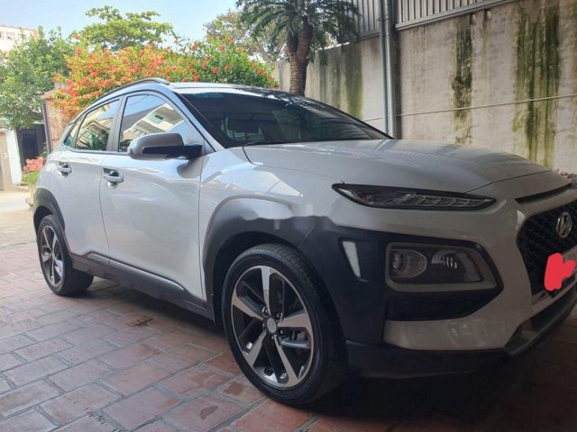 Cần bán gấp Hyundai Kona năm 2018, màu trắng chính chủ, 620 triệu0