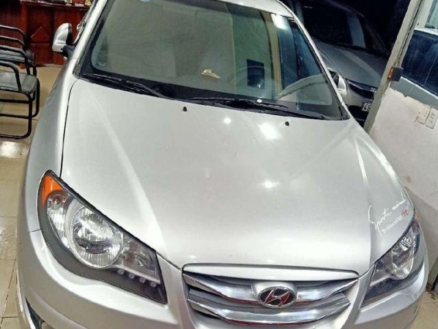 Cần bán Hyundai Avante 2015, màu bạc, nhập khẩu còn mới, giá chỉ 382 triệu