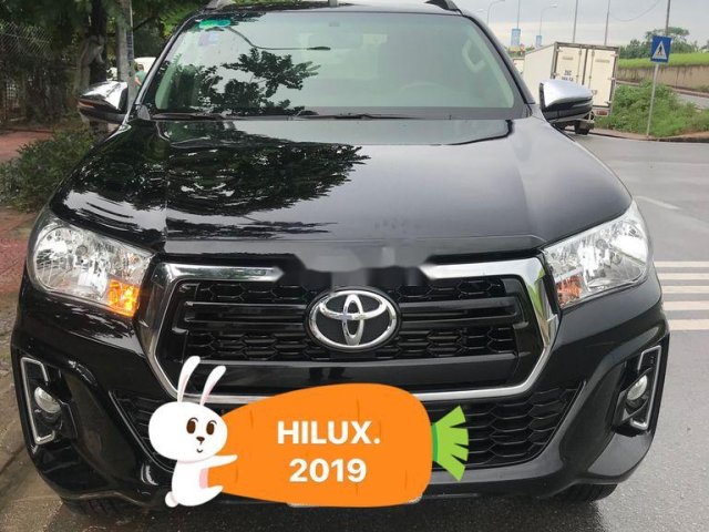 Bán Toyota Hilux sản xuất năm 2019, màu đen, xe nhập còn mới