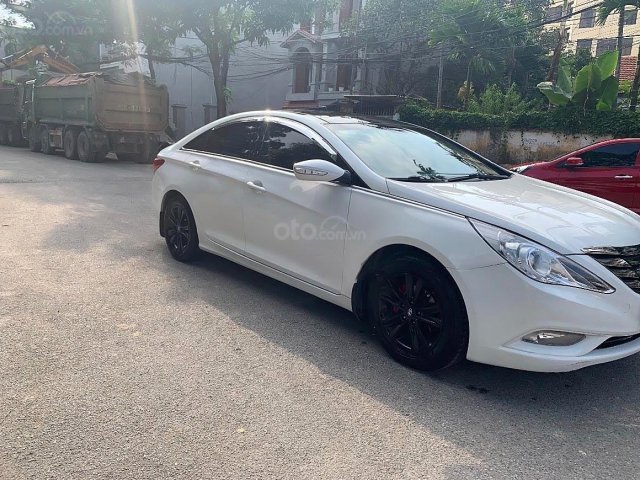 Bán Hyundai Sonata sản xuất năm 2010, màu trắng, xe nhập, xe chính chủ