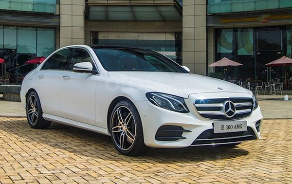 Khuyến mãi giảm giá sâu với chiếc Mercedes-Benz E 300 AMG đời 2020, giao nhanh toàn quốc