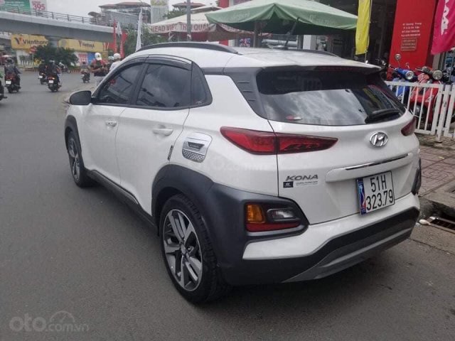 Bán gấp chiếc Hyundai Kona Tubor sản xuất năm 2020, xe mới mua và đi cực ít