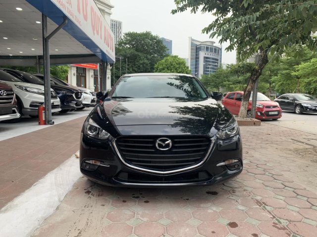 Bán nhanh chiếc Mazda 3 màu đen, sản xuất năm 2018, xe giá thấp, đi ít0