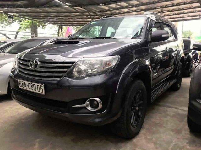 Bán lại xe Toyota Fortuner năm sản xuất 2015, màu xám, số sàn0