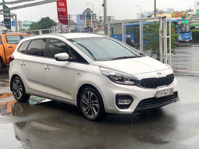 Bán Kia Rondo sản xuất 2019, màu trắng, đầy đủ tiện nghi