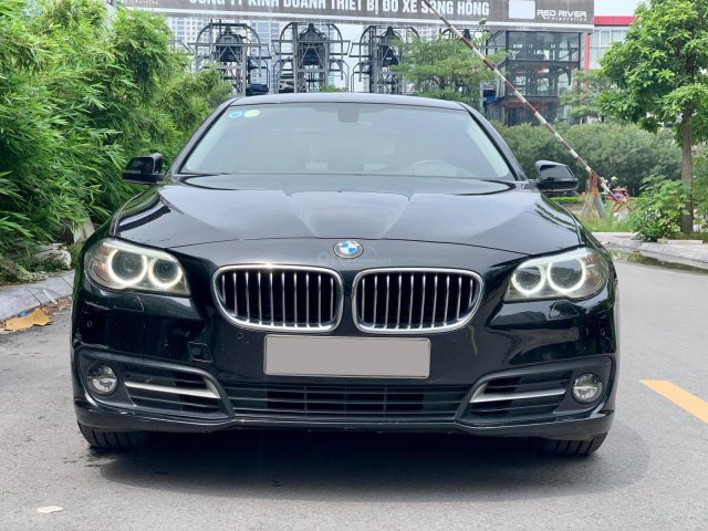 BMW 520i sản xuất 2014 đen/kem biển HN, full option: Cửa hit, đá cốp, màn hình to