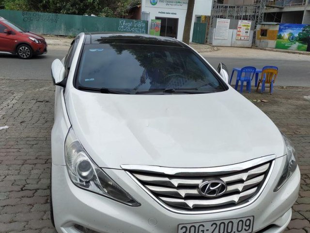 Bán Hyundai Sonata 2012, màu trắng chính chủ