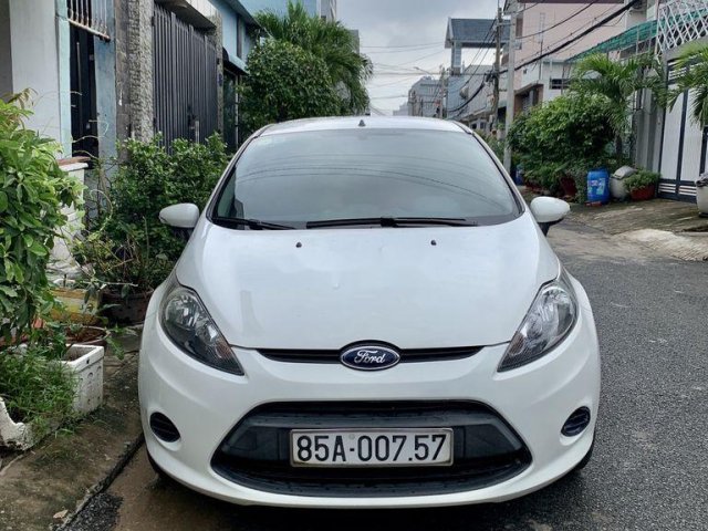 Bán Ford Fiesta đời 2012, màu trắng, nhập khẩu0