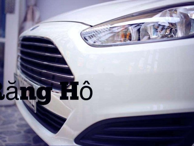 Cần bán xe Ford Fiesta sản xuất 2014, màu trắng 