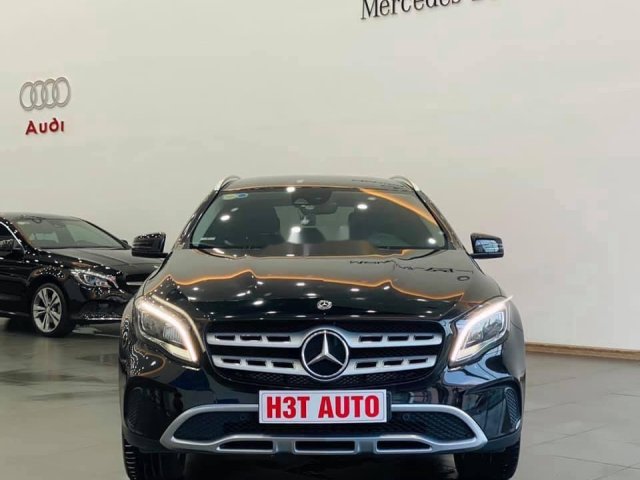 Cần bán xe Mercedes GLA200 sản xuất năm 2017, màu đen, xe nhập còn mới0