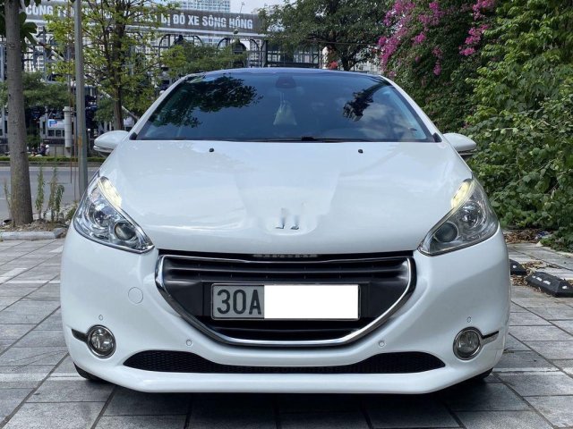 Bán Peugeot 208 đời 2013, màu trắng, nhập khẩu nguyên chiếc, giá tốt