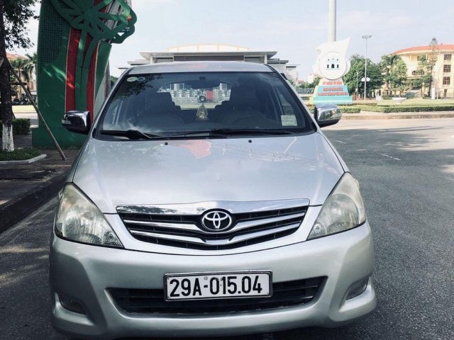 Bán Toyota Innova đời 2010, màu bạc số tự động, 1 chủ từ đầu0