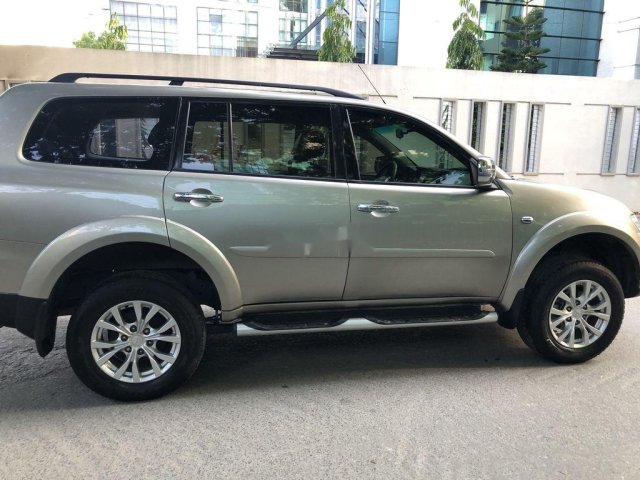 Cần bán Mitsubishi Pajero Sport đời 2016, số tự động, màu vàng cát