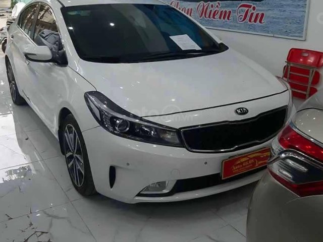 Cần bán lại xe Kia Cerato năm sản xuất 2018, màu trắng còn mới