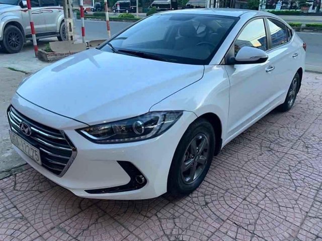 Cần bán lại xe Hyundai Elantra LT sản xuất năm 2016, màu trắng, xe chính chủ0