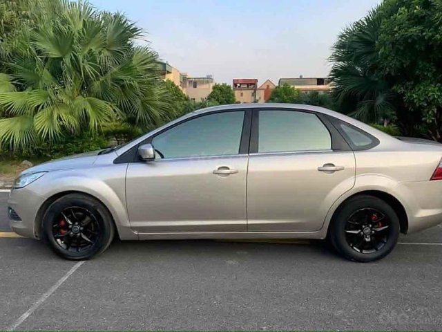 Xe Ford Focus năm sản xuất 2009, màu vàng còn mới0