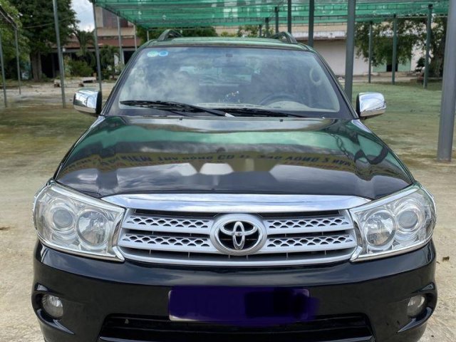 Cần bán Toyota Fortuner đời 2010, màu đen còn mới0