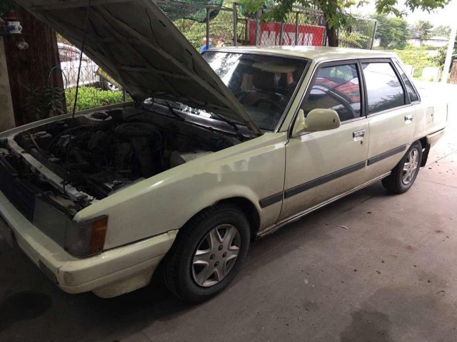 Cần bán gấp Toyota Camry đời 1983, màu trắng, nhập khẩu còn mới