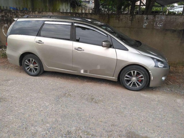 Bán xe Mitsubishi Grandis năm sản xuất 2005, màu xám, nhập khẩu còn mới