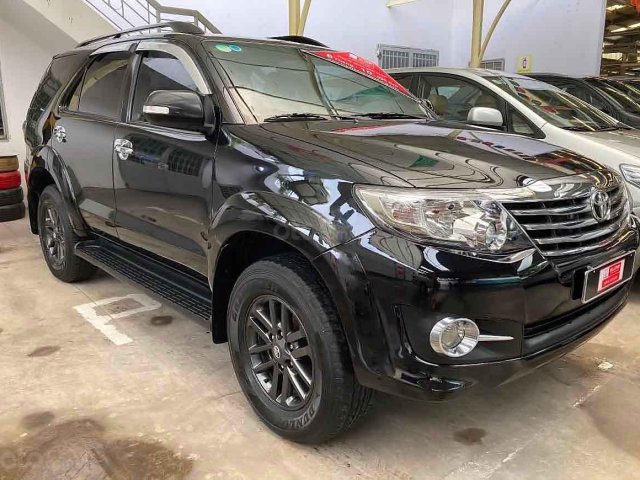 Bán ô tô Toyota Fortuner 2.7 V 2016, màu đen còn mới