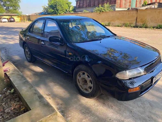 Bán lại xe Nissan Bluebird SSS sản xuất 1993, màu đen, nhập khẩu