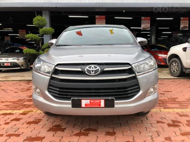 Bán Toyota Innova E 2019 - số sàn màu bạc0