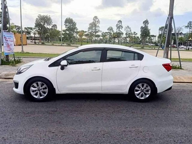 Cần bán Kia Rio năm sản xuất 2015, màu trắng, nhập khẩu, xe giá mềm0