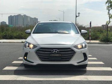 Bán gấp chiếc Hyundai Elantra 2.0 sản xuất 2016, xe còn mới, có hỗ trợ trả góp