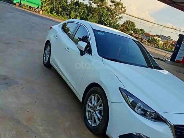 Bán xe Mazda 3 năm sản xuất 2016, màu trắng còn mới, giá 488tr0