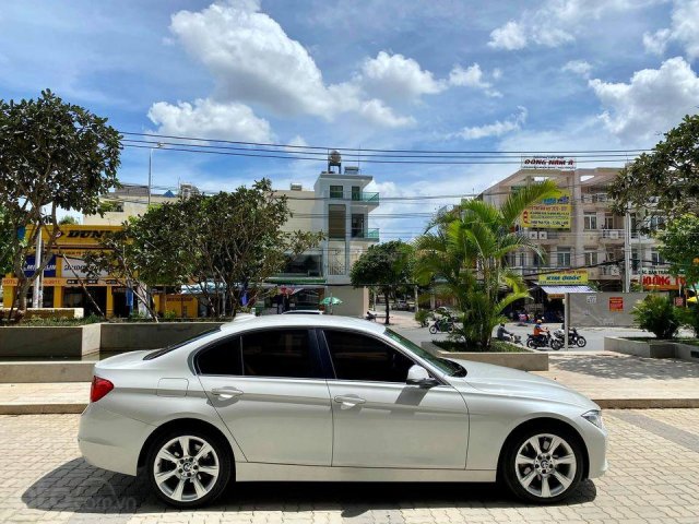 Bán BMW 328i màu trắng, nội thất kem sx 2015