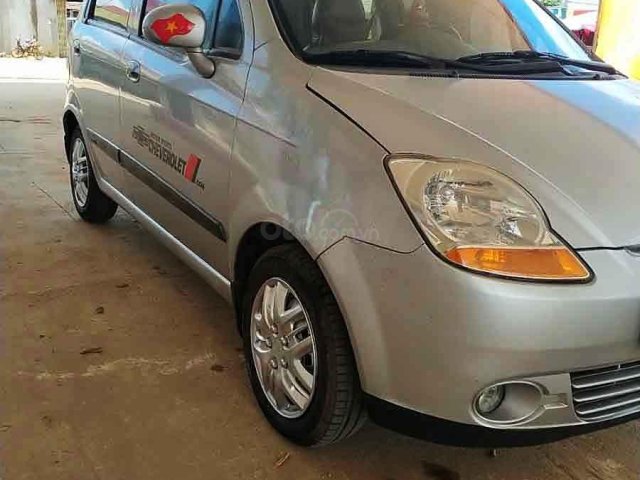 Bán xe Chevrolet Spark đời 2011, màu bạc còn mới0